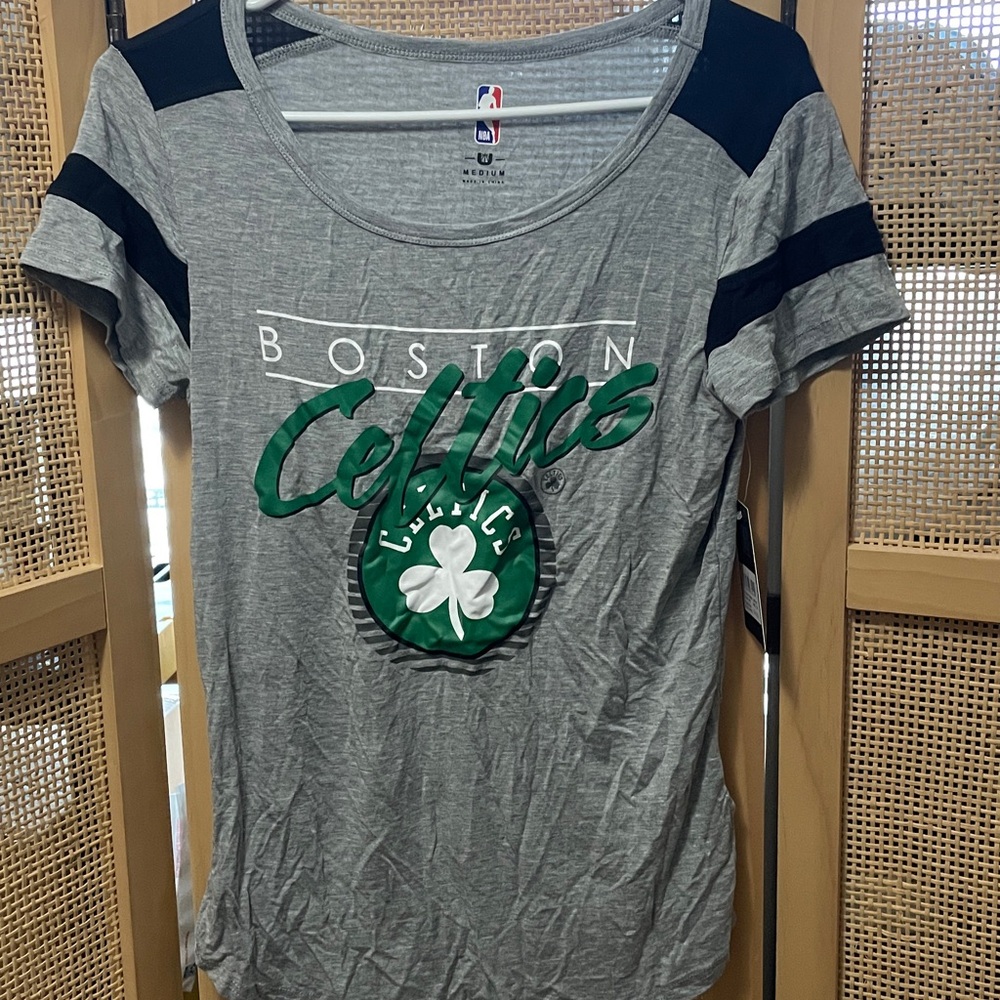 NBA Boston Celtics Gray and Green T-Shirt NWT size medium